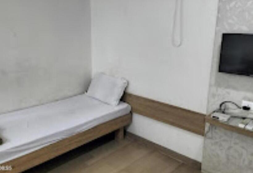 ホテル Lotus Chandrapur