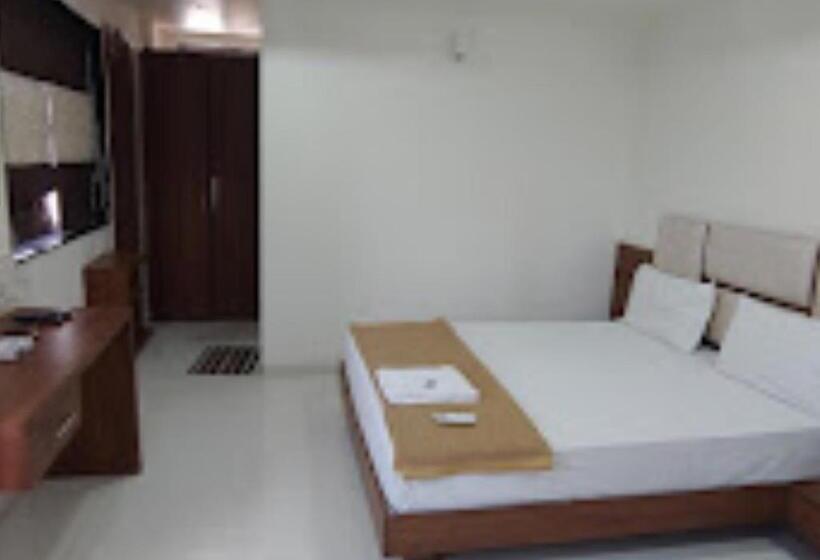 ホテル Lotus Chandrapur