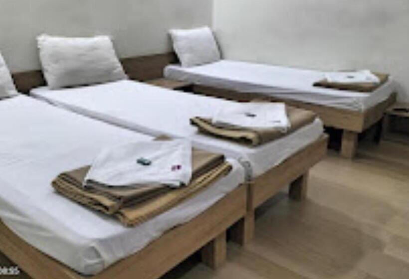 ホテル Lotus Chandrapur