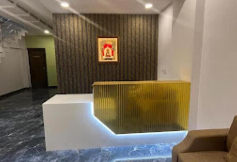 Отель Nandan Lodge, Tuljapur