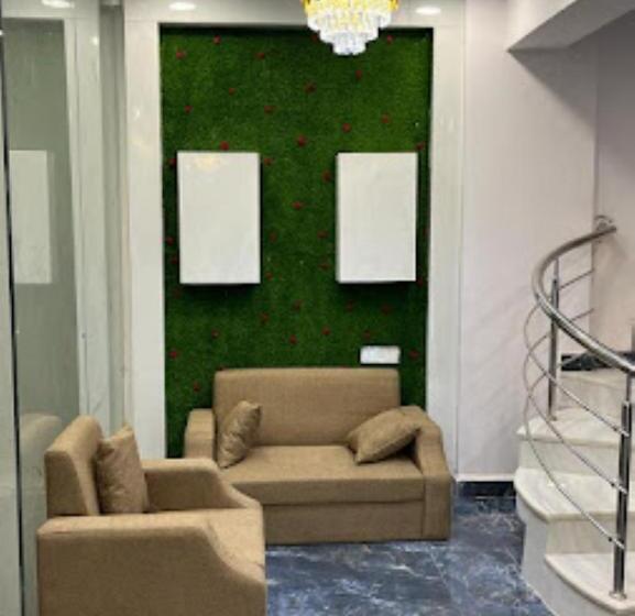 Отель Nandan Lodge, Tuljapur