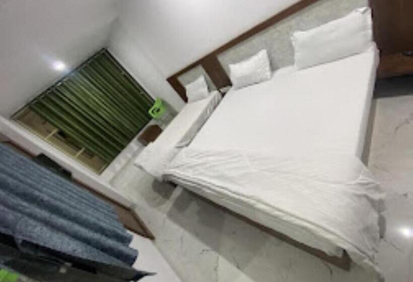 Отель Nandan Lodge, Tuljapur