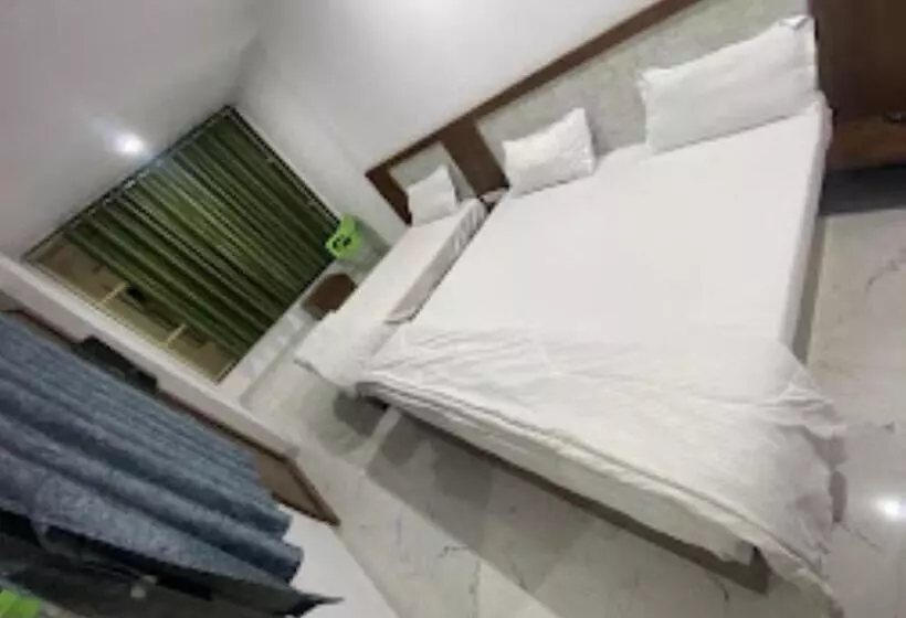 Hotelli Nandan Lodge, Tuljapur