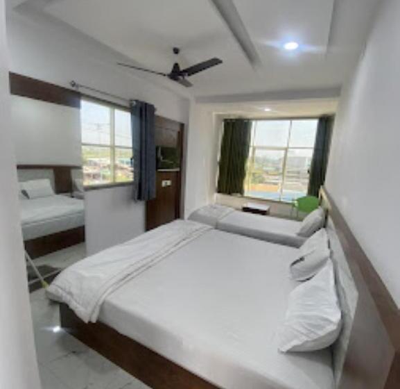 Отель Nandan Lodge, Tuljapur