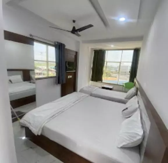 Hotelli Nandan Lodge, Tuljapur