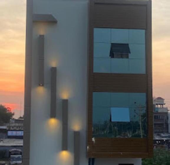 Отель Nandan Lodge, Tuljapur