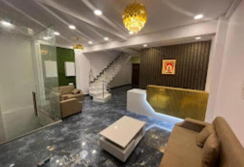 Отель Nandan Lodge, Tuljapur