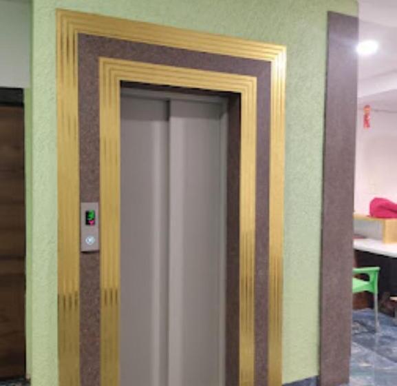 Отель Nandan Lodge, Tuljapur