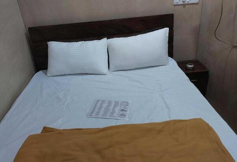 Szálloda Oyo Sai Mann Lodging & Boarding