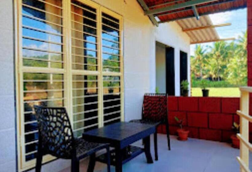 酒店 Rehoboth Resort, Malvan