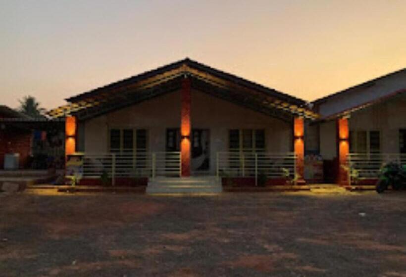 酒店 Rehoboth Resort, Malvan