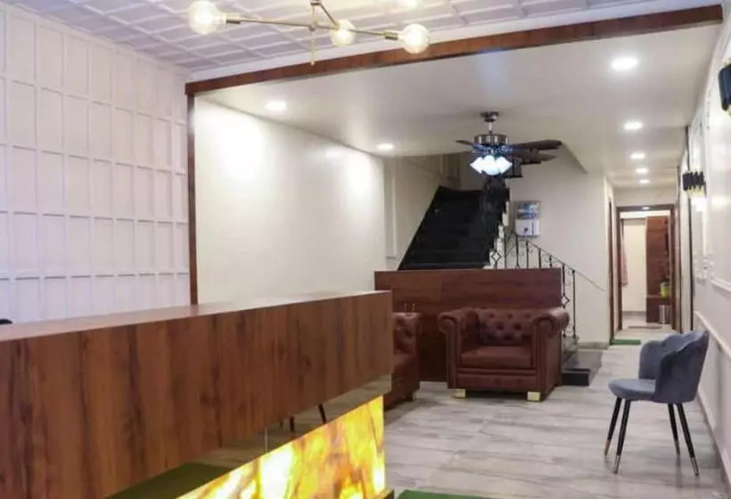 ホテル Satpura Inn