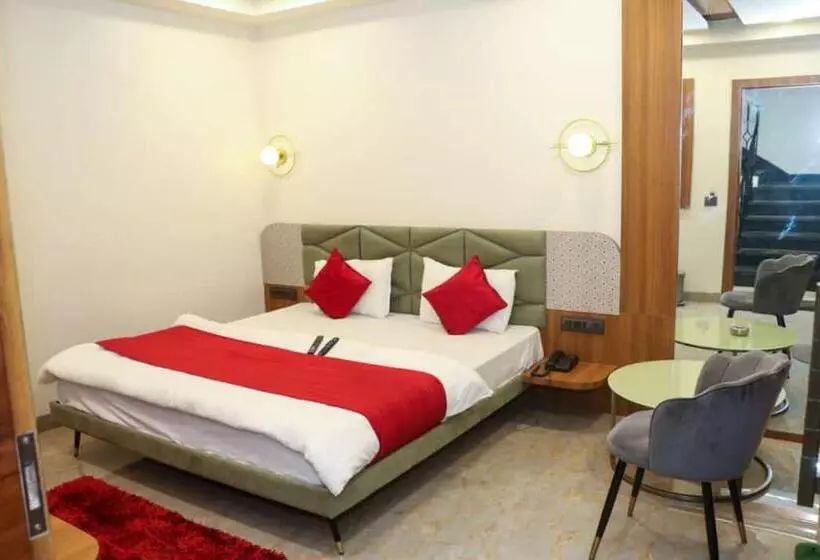 ホテル Satpura Inn