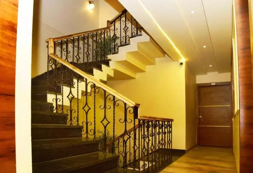 ホテル Satpura Inn