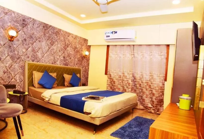 ホテル Satpura Inn