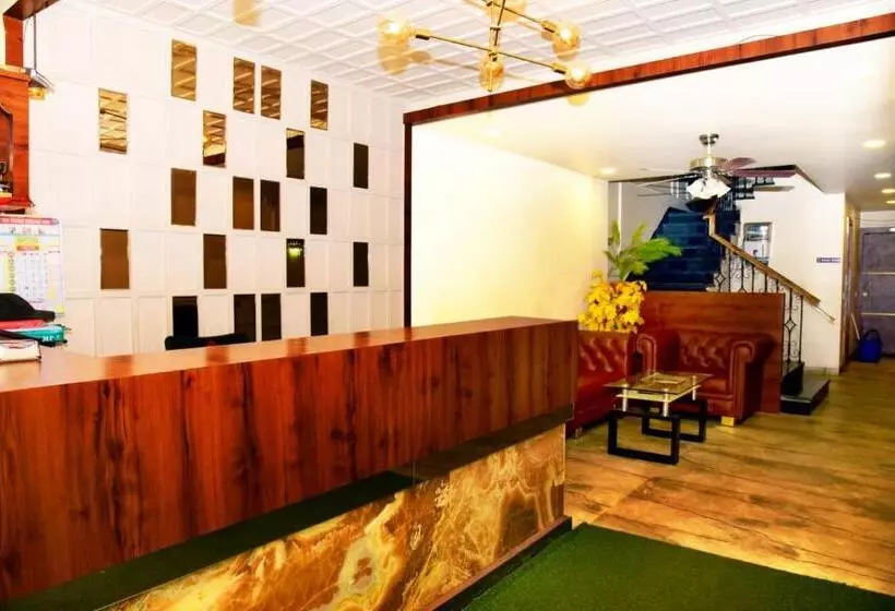 ホテル Satpura Inn