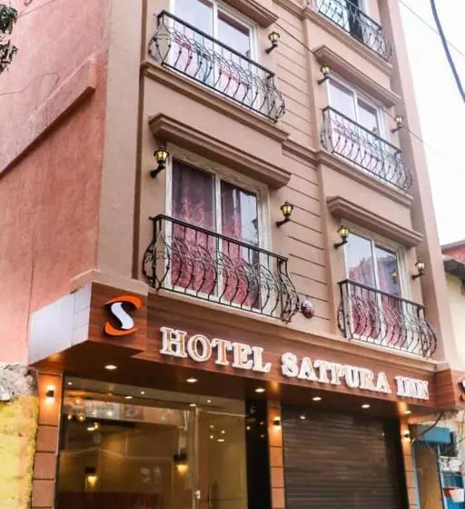 ホテル Satpura Inn