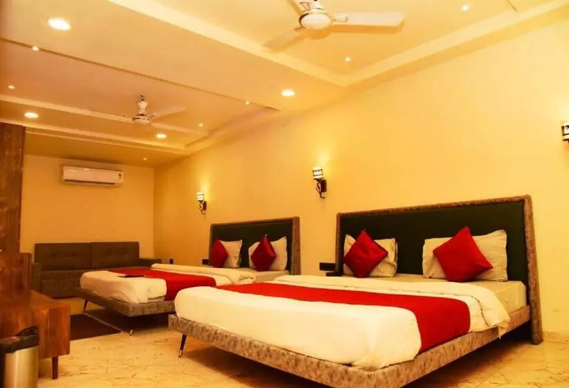 ホテル Satpura Inn