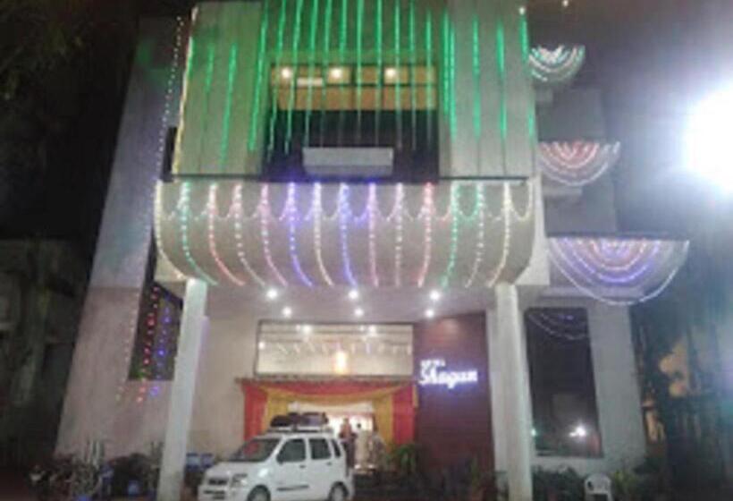 هتل Shagun,akola