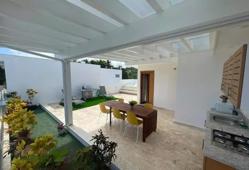 Los Peacocks Premier Accommodations
