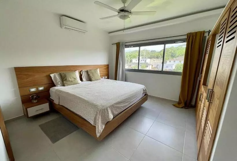 Los Peacocks Premier Accommodations