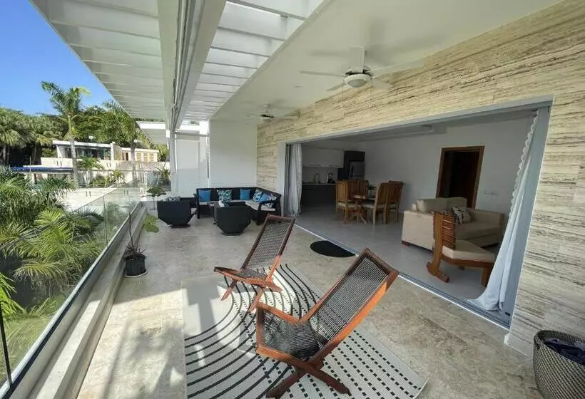 Los Peacocks Premier Accommodations