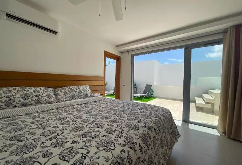Los Peacocks Premier Accommodations