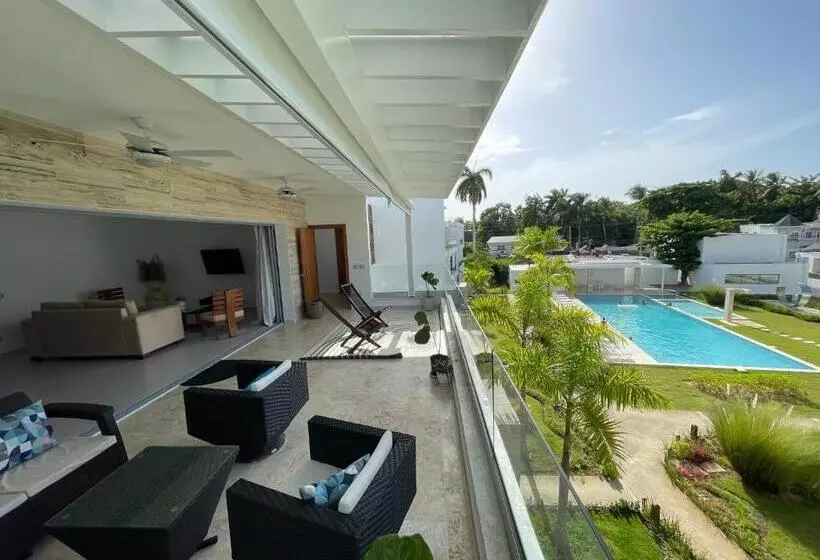 Los Peacocks Premier Accommodations