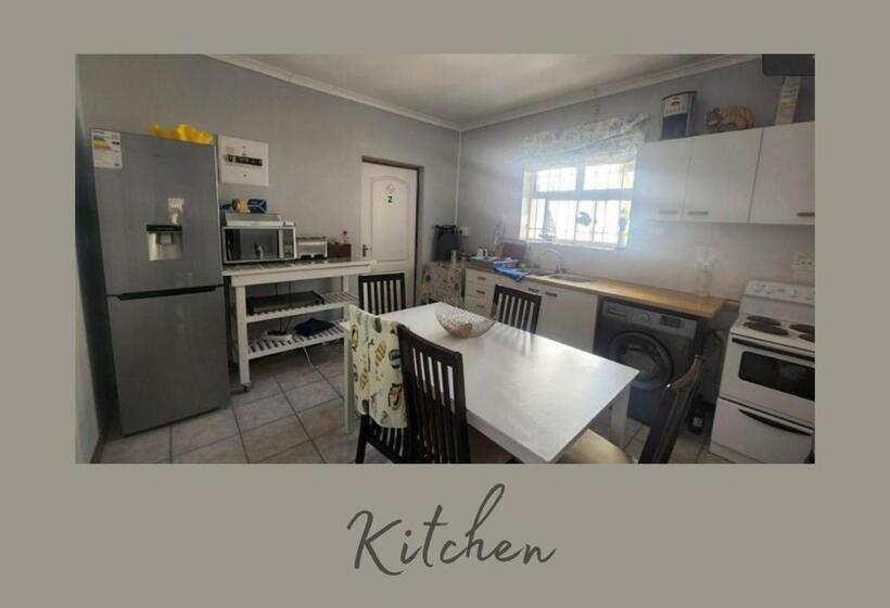 بنسيون Albatross Nest Guesthouse