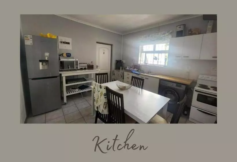 ペンション Albatross Nest Guesthouse