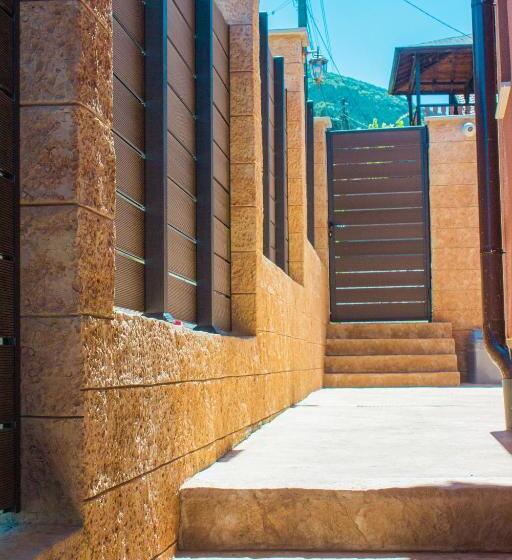 Pensione Guesthouse The Rock