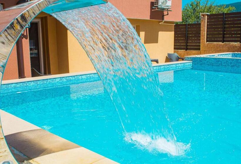 Pensione Guesthouse The Rock