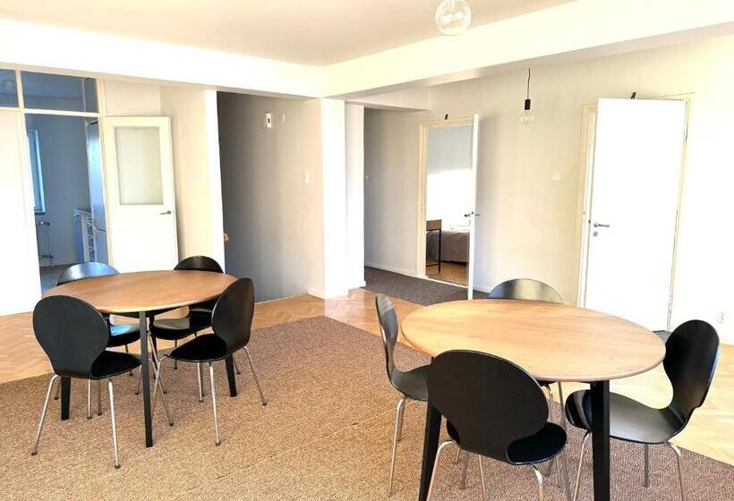 پانسیون Simplestay Airport