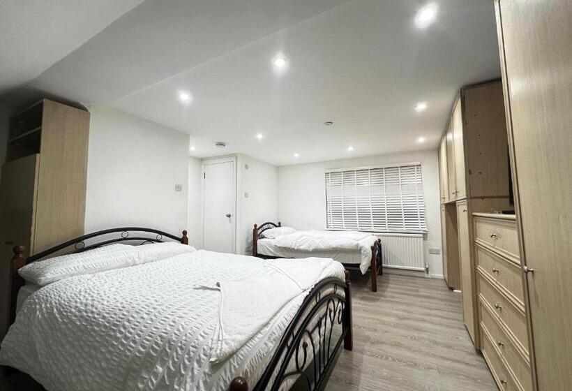 펜션 Stayeasy En Suite London