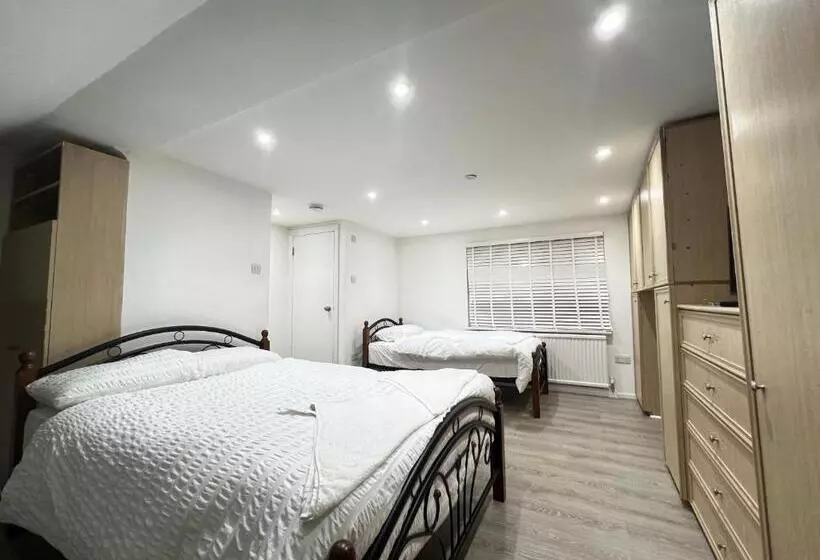 ペンション Stayeasy En Suite London