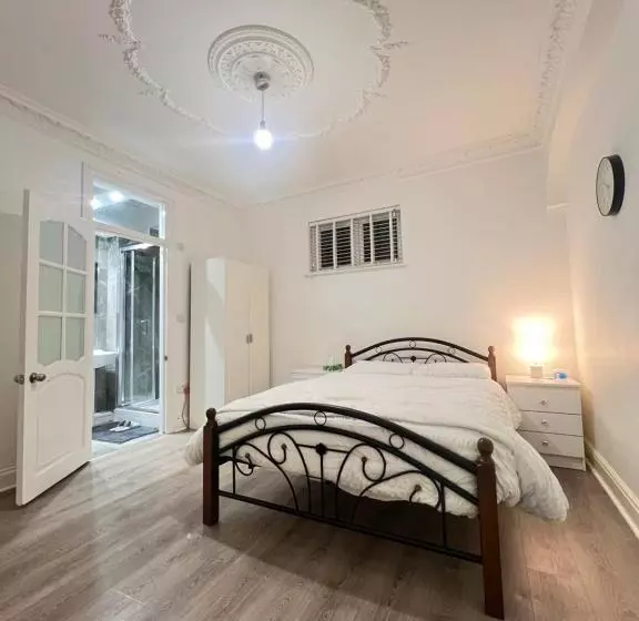 ペンション Stayeasy En Suite London