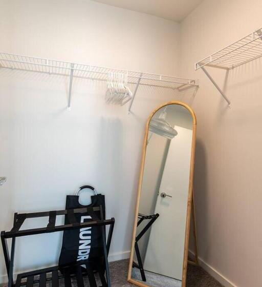 Spacioustwo Bdrm2bathrmlaundrygympaid Parking