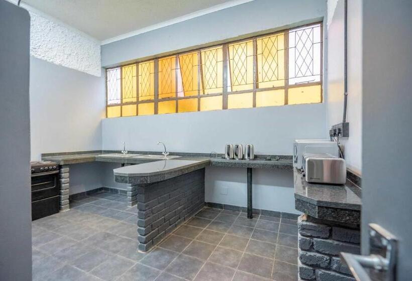 הוסטל Aliwal House