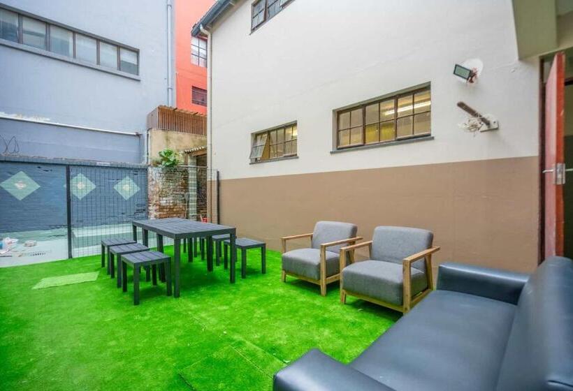 הוסטל Aliwal House