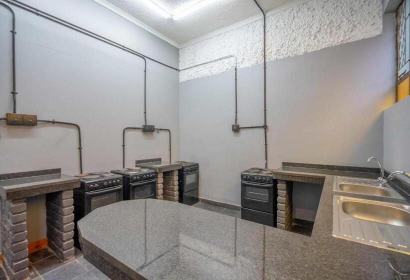 הוסטל Aliwal House