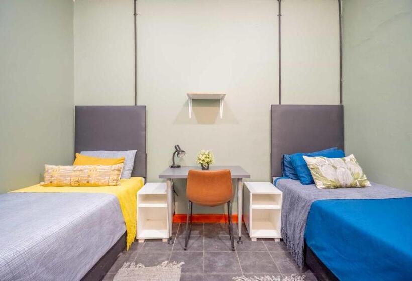 הוסטל Aliwal House