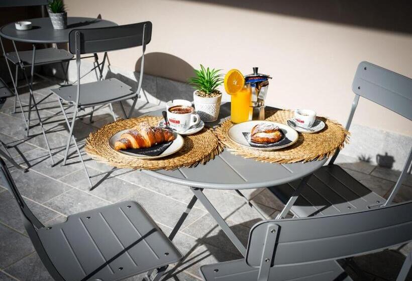 تختخواب و صبحانه La Terrazza   Rooms