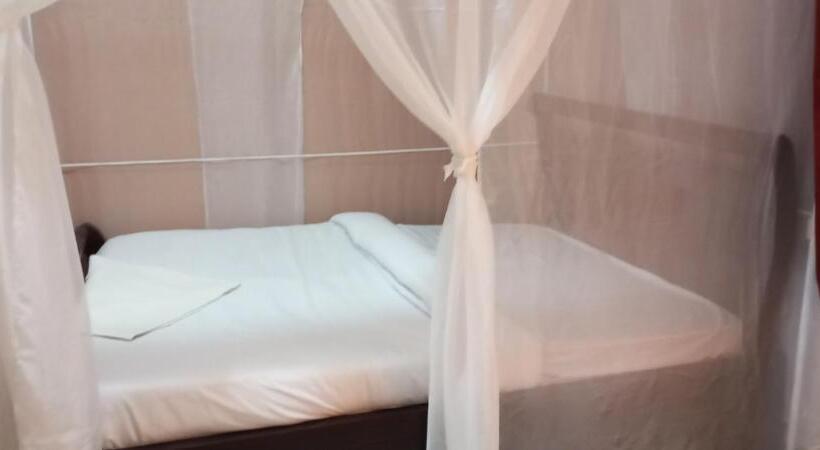 تختخواب و صبحانه The White Rock 2023