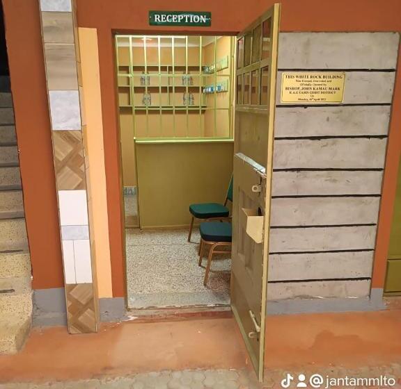 تختخواب و صبحانه The White Rock 2023