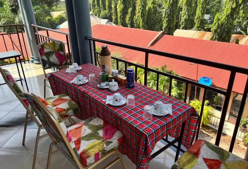 هتل Kilimanjaro Smiley Inn