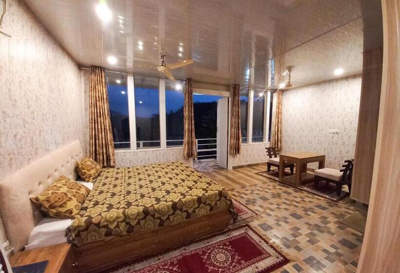 Отель Valley Retreat Home Stay