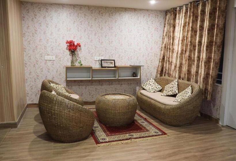 Отель Valley Retreat Home Stay