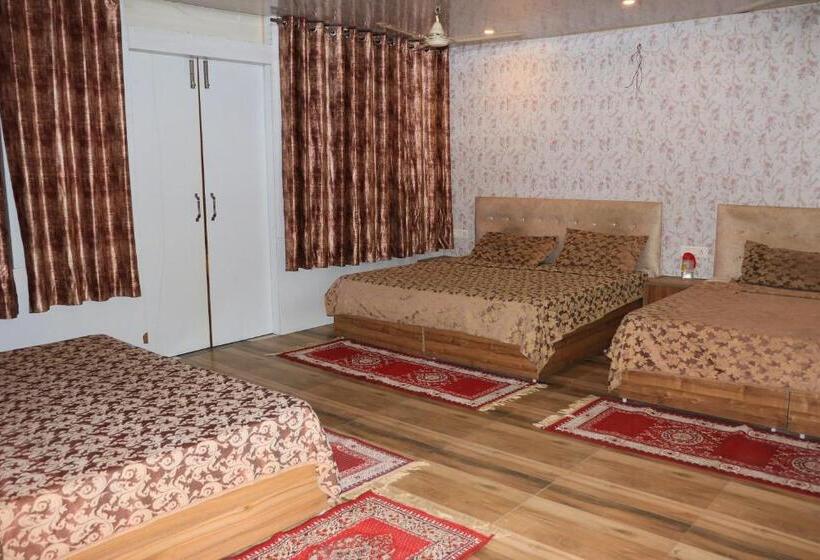 Отель Valley Retreat Home Stay