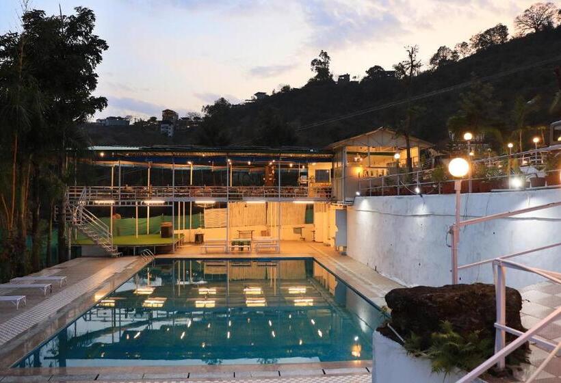 Отель Valley Retreat Home Stay