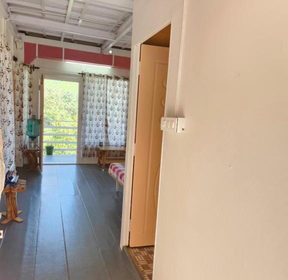 פנסיון Blue Hills Castle